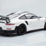 Porsche 911 GT2 RS 991.2 Weissach Package Bílý Černá Hořčíková Kola Minichamps 1:18 - image 2 of 6