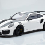 Porsche 911 GT2 RS 991.2 Weissach Package Bílý Černá Hořčíková Kola Minichamps 1:18