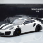 Porsche 911 GT2 RS 991.2 Weissach Package Bílý Černá Hořčíková Kola Minichamps 1:18 - image 6 of 6