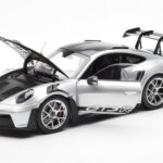 Porsche 911 992 GT3 Weissach Pack GT Stříbrný Metalíza Norev 1:18 - image 2 of 8