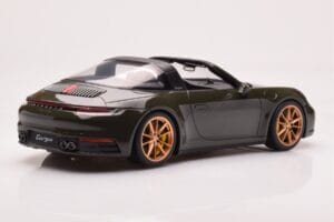 Porsche 911 992 Targa 4S Olivová Zelená GT Spirit 1:18 GT438 Pryskyřice – obrázek 2 z 6