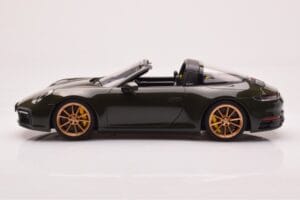 Porsche 911 992 Targa 4S Olivová Zelená GT Spirit 1:18 GT438 Pryskyřice – obrázek 3 z 6