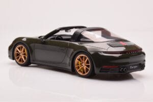 Porsche 911 992 Targa 4S Olivová Zelená GT Spirit 1:18 GT438 Pryskyřice – obrázek 5 z 6
