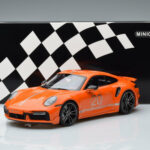 Porsche 911 992 Turbo S China 20th Anniversary Oranžový Minichamps 1:18 - image 6 of 6