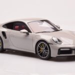 Porsche 911 992 Turbo S Crayon Šedý GT Spirit 1:18 - image 4 of 6