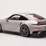 Porsche 911 992 Turbo S Crayon Šedý GT Spirit 1:18 - image 5 of 6