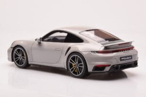 Porsche 911 992 Turbo S Crayon Šedý GT Spirit 1:18 GT431 Pryskyřice – obrázek 5 z 6