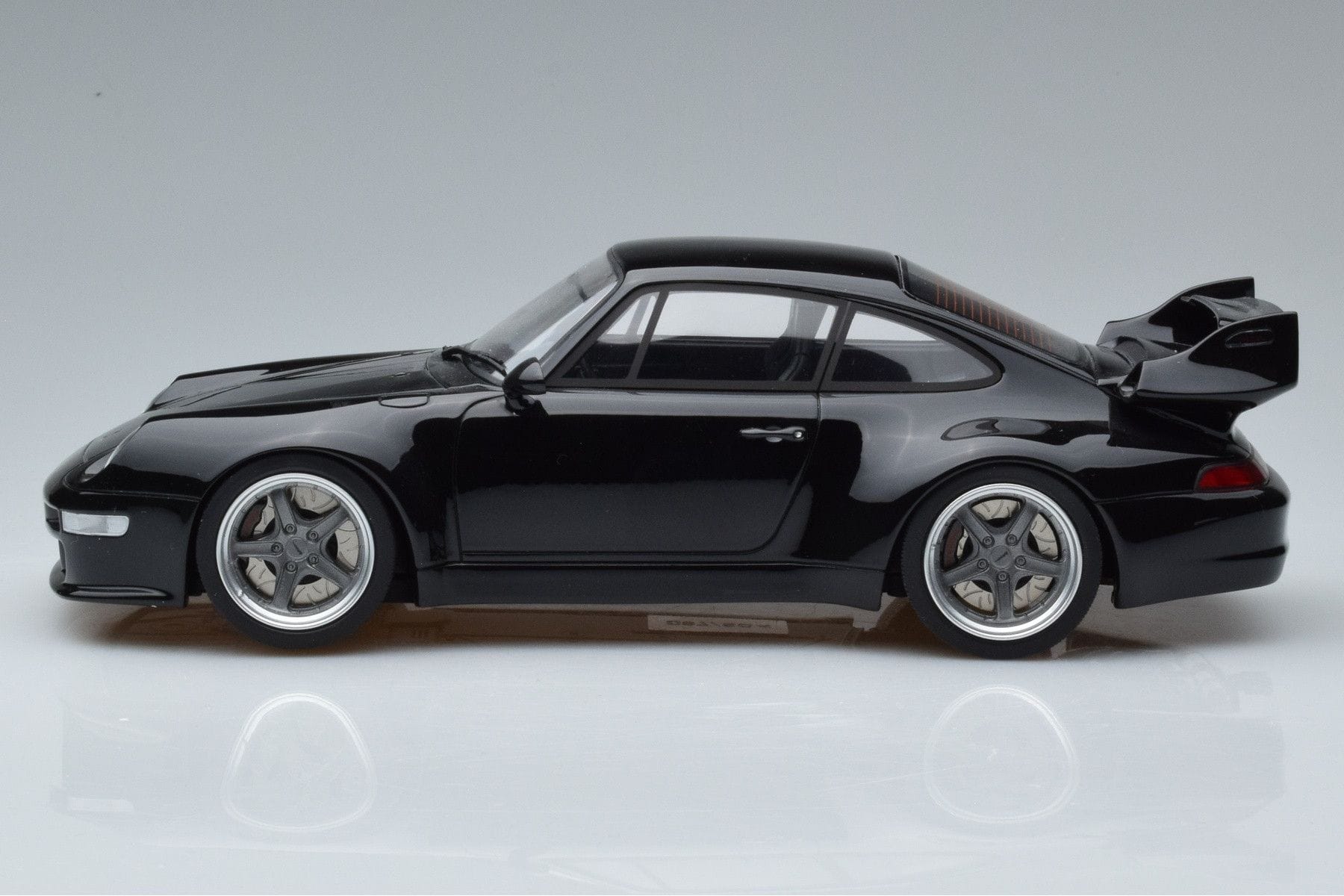 Porsche 911 993 Gunther Werks 400R Černý GT Spirit 1:18 KJ028 Pryskyřice – obrázek 3 z 6