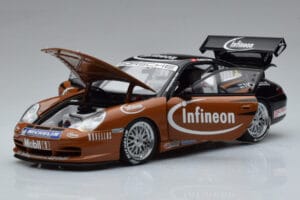 Porsche 911 996 GT3 R #2 S. Miau Carrera Cup Asia 2004 AUTOart 1:18 80488 Kov – obrázek 2 z 7