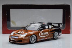 Porsche 911 996 GT3 R #2 S. Miau Carrera Cup Asia 2004 AUTOart 1:18 80488 Kov – obrázek 7 z 7