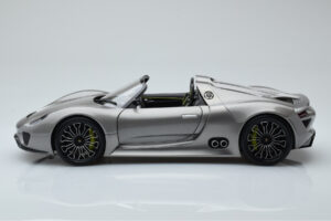 Porsche 918 Spyder Prototyp Šedá Metalíza Minichamps 1:18 110060030 Kov – obrázek 4 z 7
