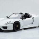 Porsche 918 Spyder Weissach Package Bílý S Černými Koly Minichamps 1:18