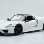 Porsche 918 Spyder Weissach Package Bílý S Černými Koly Minichamps 1:18 - image 4 of 9