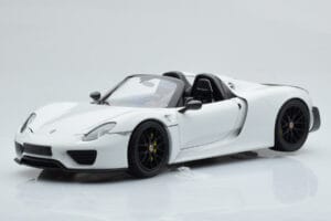 Porsche 918 Spyder Weissach Package Bílý S Černými Koly Minichamps 1:18 113062443