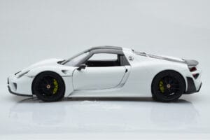 Porsche 918 Spyder Weissach Package Bílý S Černými Koly Minichamps 1:18 113062443 Kov – obrázek 5 z 9