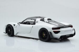 Porsche 918 Spyder Weissach Package Bílý S Černými Koly Minichamps 1:18 113062443 Kov – obrázek 8 z 9