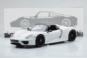 Porsche 918 Spyder Weissach Package Bílý S Černými Koly Minichamps 1:18 113062443 Kov – obrázek 9 z 9