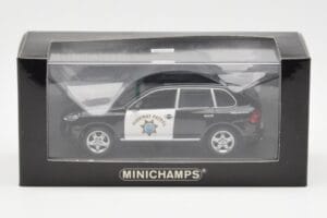 Porsche Cayenne 9PA Highway Patrol Minichamps 1:43 400066291 Kov – obrázek 4 z 4
