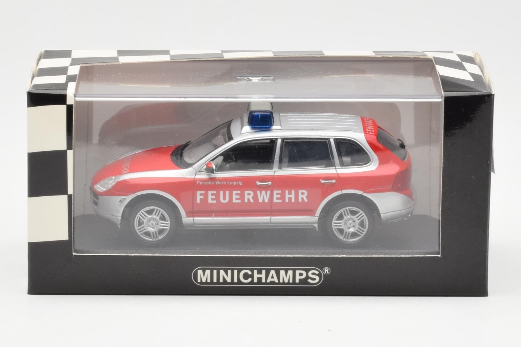 Porsche Cayenne S Feuerwehr Minichamps 1:43 WAPC02060116 Kov – obrázek 4 z 4