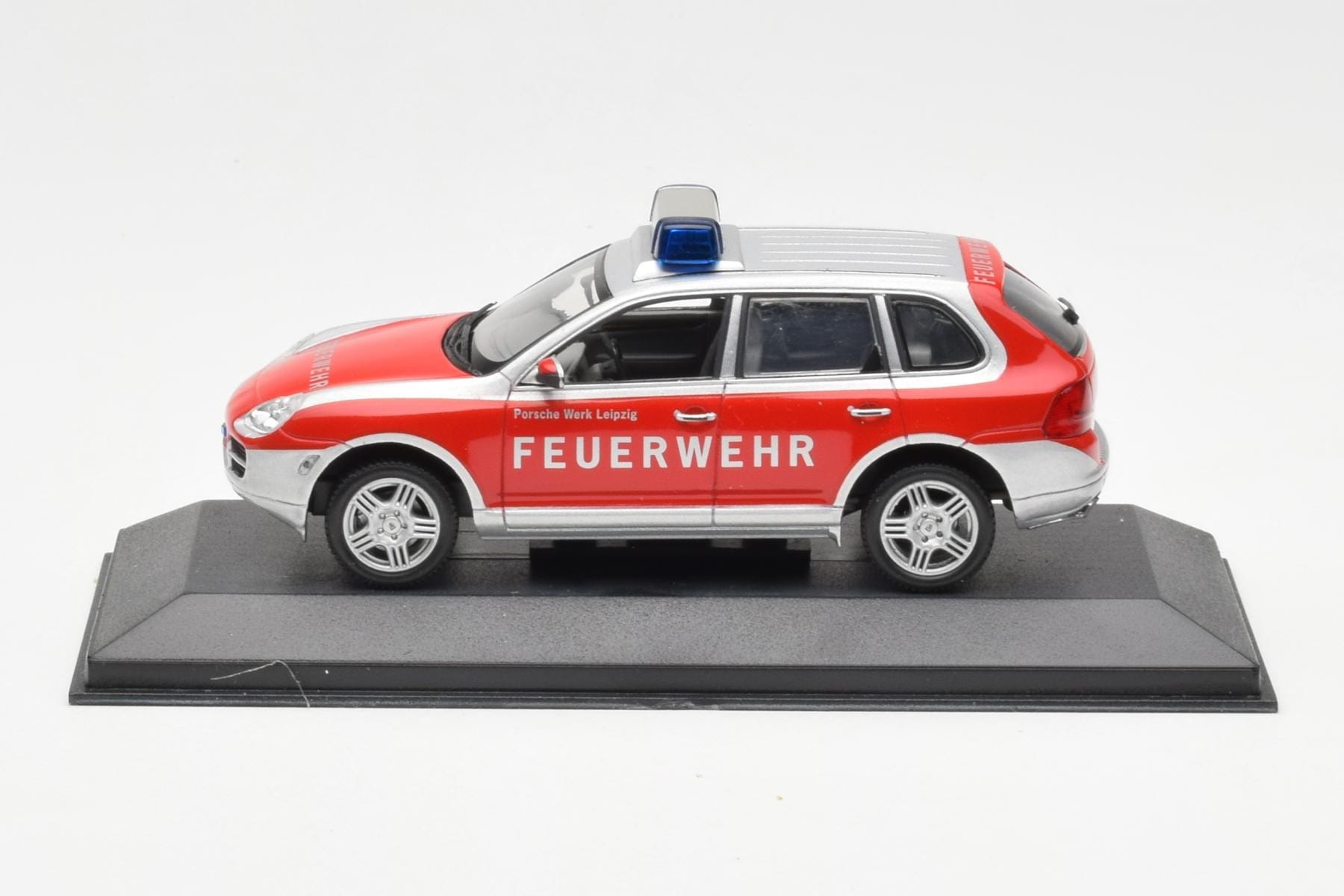 Porsche Cayenne S Feuerwehr Minichamps 1:43 WAPC02060116 Kov