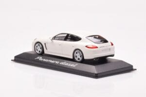 Porsche Panamera 970 Diesel Carrara Bílý Minichamps 1:43 WAP0200090C Kov – obrázek 3 z 4