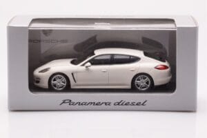 Porsche Panamera 970 Diesel Carrara Bílý Minichamps 1:43 WAP0200090C Kov – obrázek 4 z 4