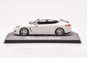 Porsche Panamera 970 Diesel Carrara Bílý Minichamps 1:43 WAP0200090C