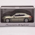 Porsche Panamera 970 S Hybrid Critall Zelený Minichamps 1:43 - image 4 of 4