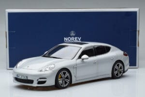 Porsche Panamera 970 Turbo Stříbrný Norev 1:18 187609 Kov – obrázek 7 z 7