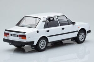 Skoda 130 L Bílý IXO 1:18 18CMC158 Kov – obrázek 2 z 6