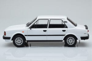Skoda 130 L Bílý IXO 1:18 18CMC158 Kov – obrázek 3 z 6