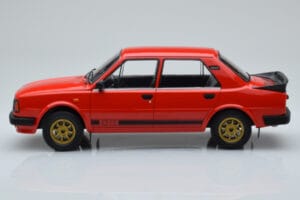 Skoda 130 LR Červený IXO 1:18 18CMC159 Kov – obrázek 3 z 6