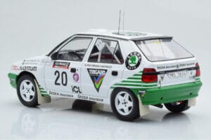 Skoda Felicia #20 S. Blomqvist / B. Cederberg Rally RAC Lombard 1995 IXO 1:18 18RMC147 Kov – obrázek 5 z 6