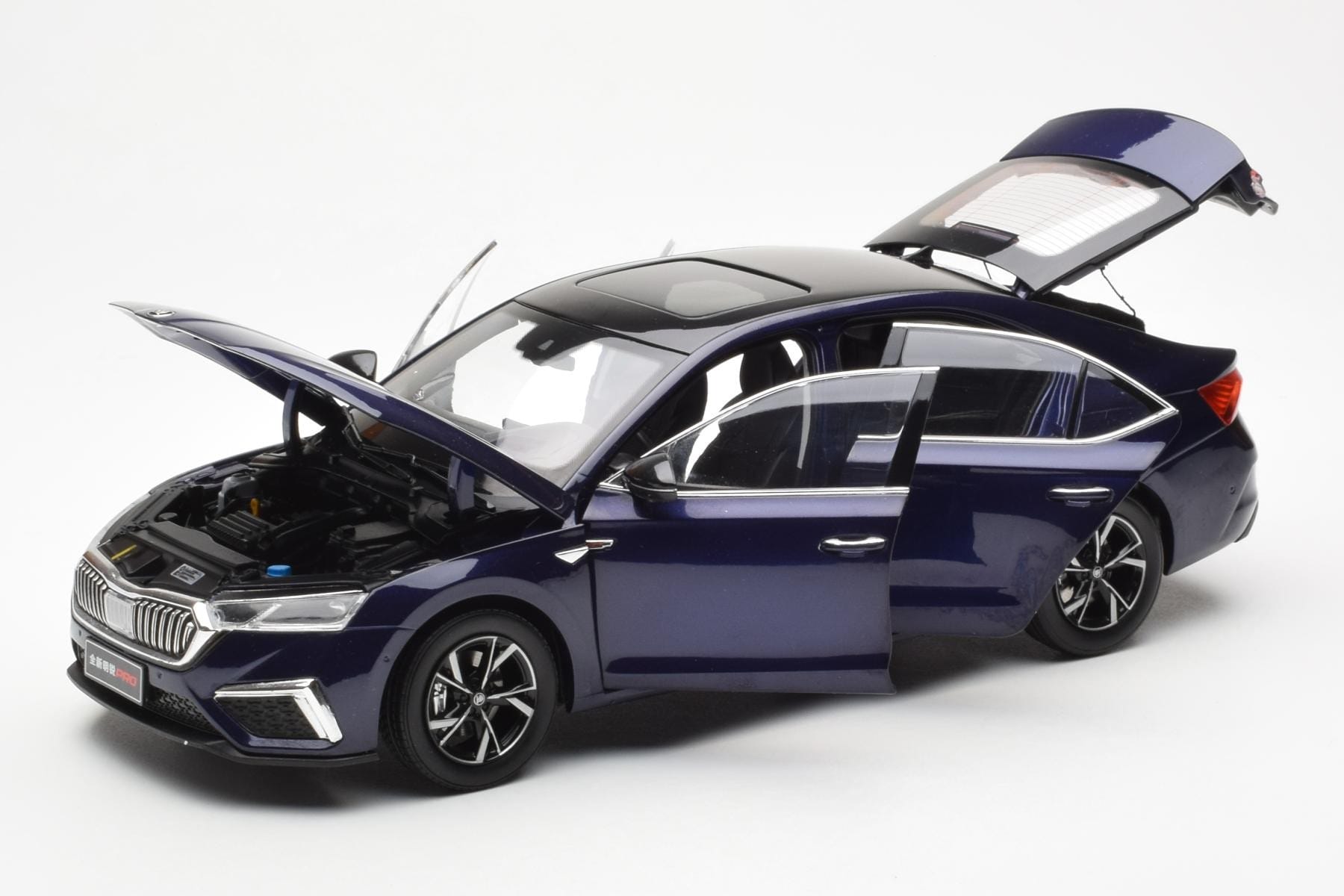 Skoda Octavia Pro Modrý FAW 1:18 ZMR000006BLA Kov – obrázek 2 z 8