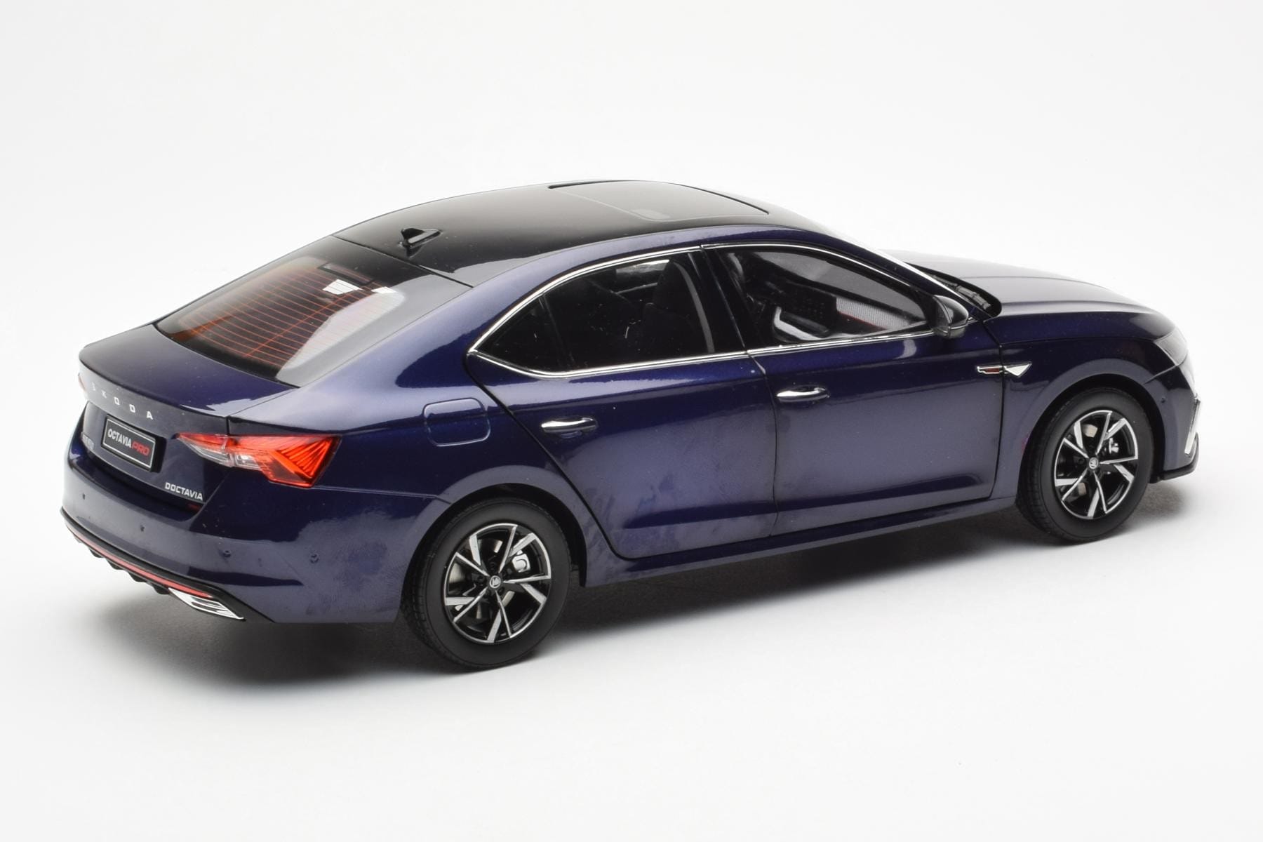 Skoda Octavia Pro Modrý FAW 1:18 ZMR000006BLA Kov – obrázek 3 z 8