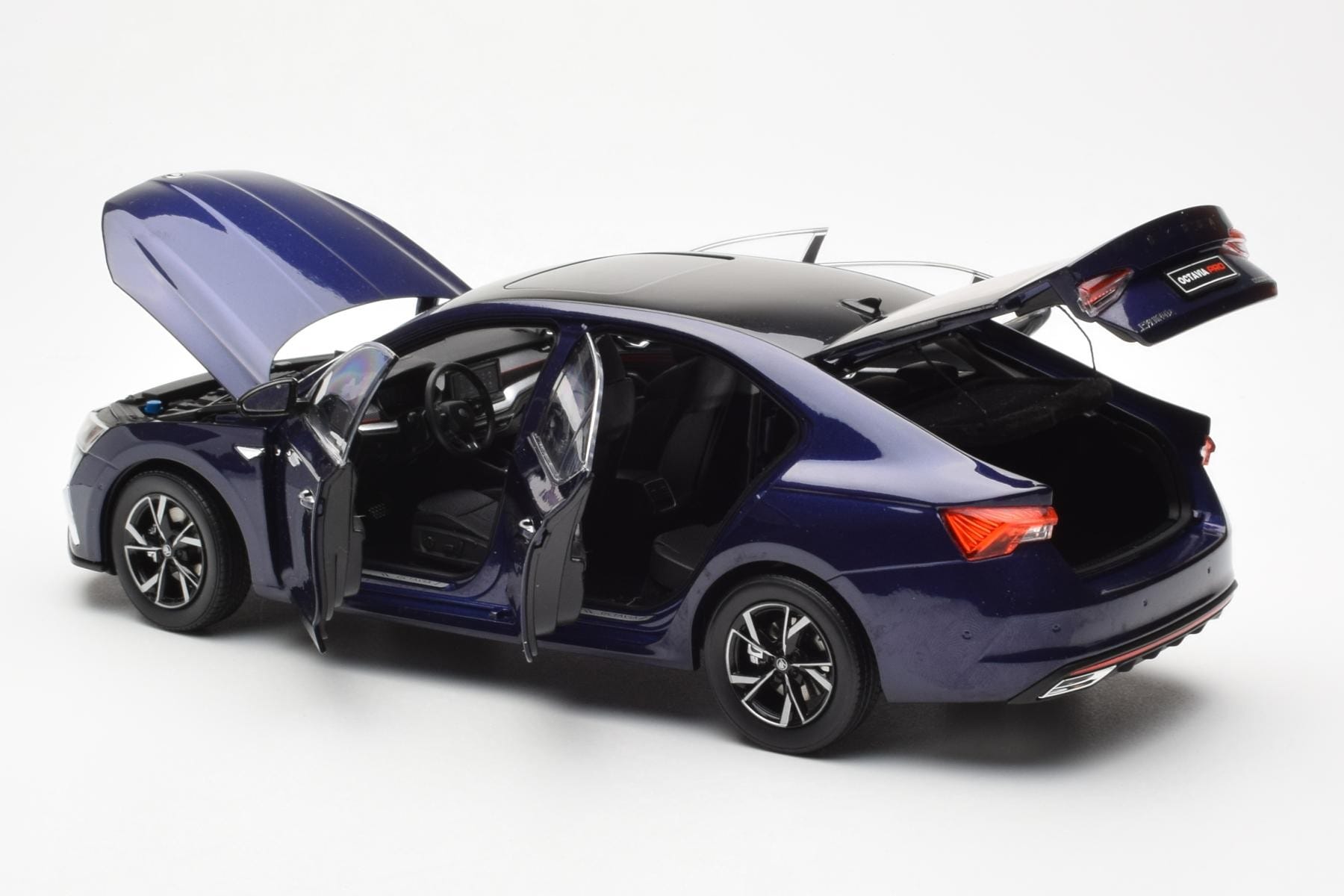 Skoda Octavia Pro Modrý FAW 1:18 ZMR000006BLA Kov – obrázek 5 z 8