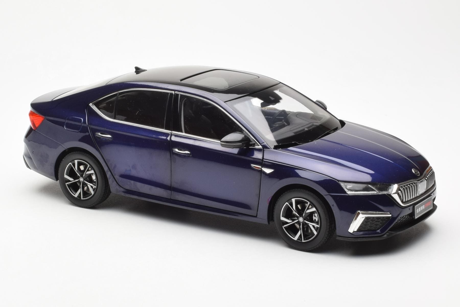 Skoda Octavia Pro Modrý FAW 1:18 ZMR000006BLA Kov – obrázek 6 z 8