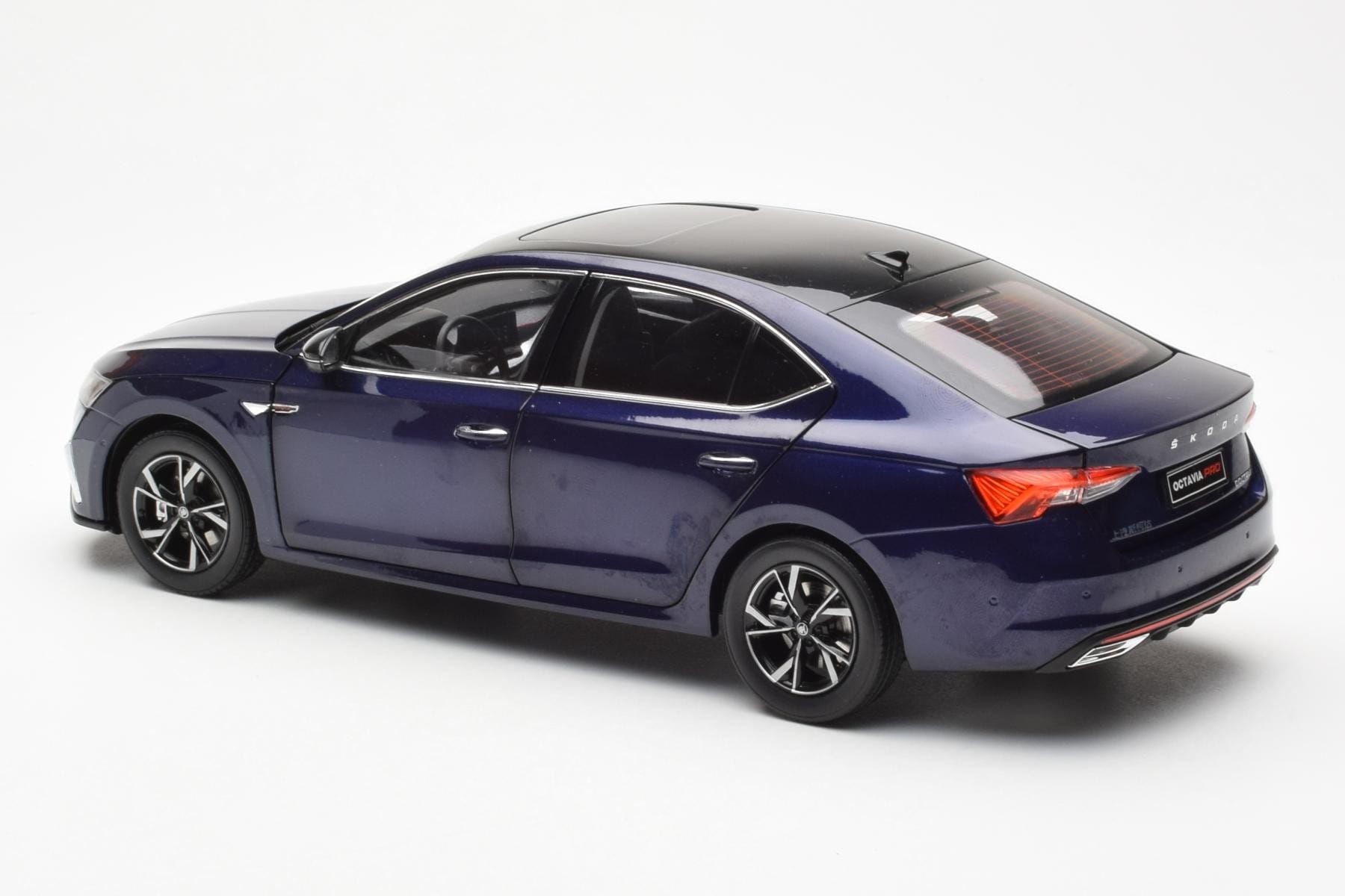 Skoda Octavia Pro Modrý FAW 1:18 ZMR000006BLA Kov – obrázek 7 z 8