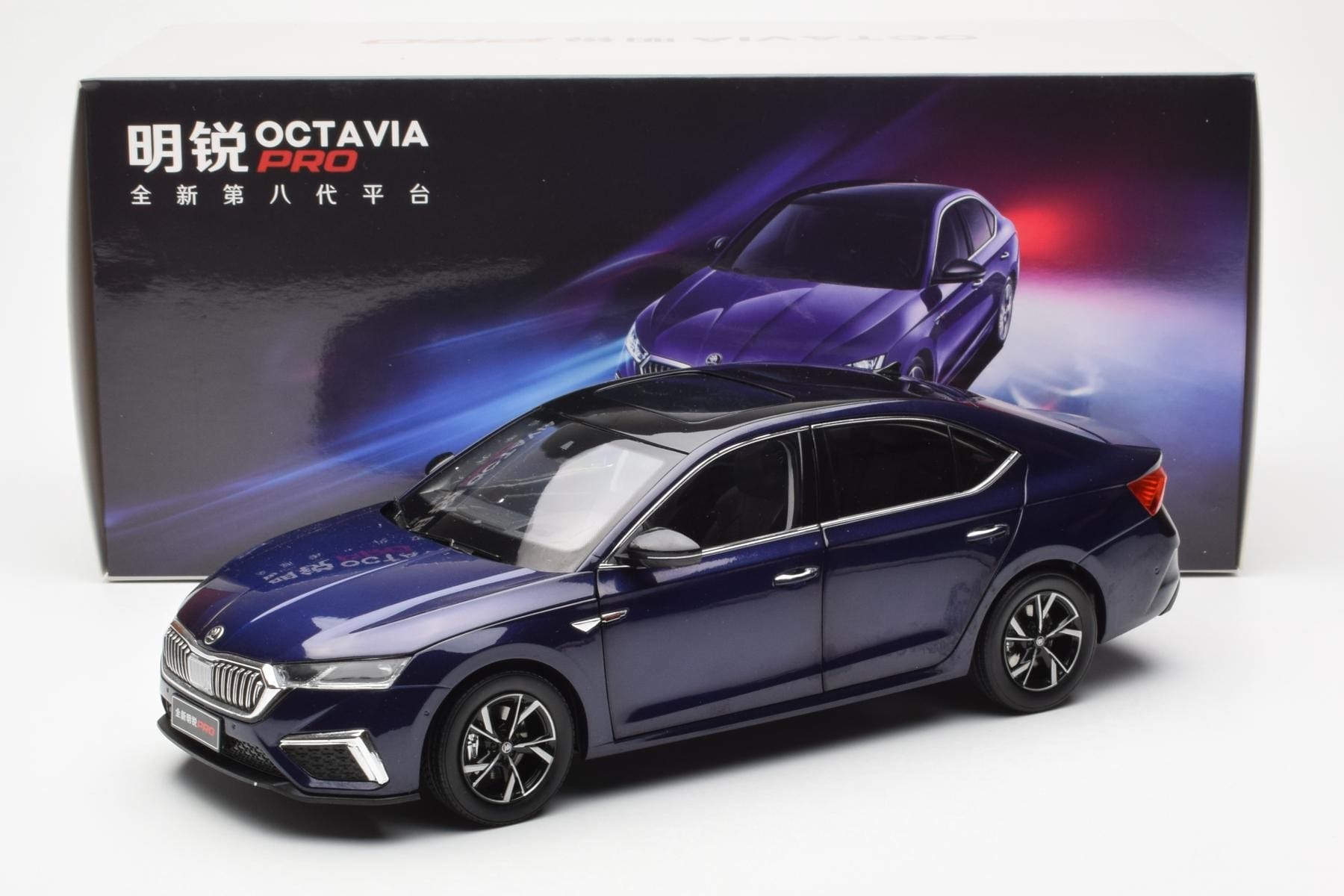 Skoda Octavia Pro Modrý FAW 1:18 ZMR000006BLA Kov – obrázek 8 z 8