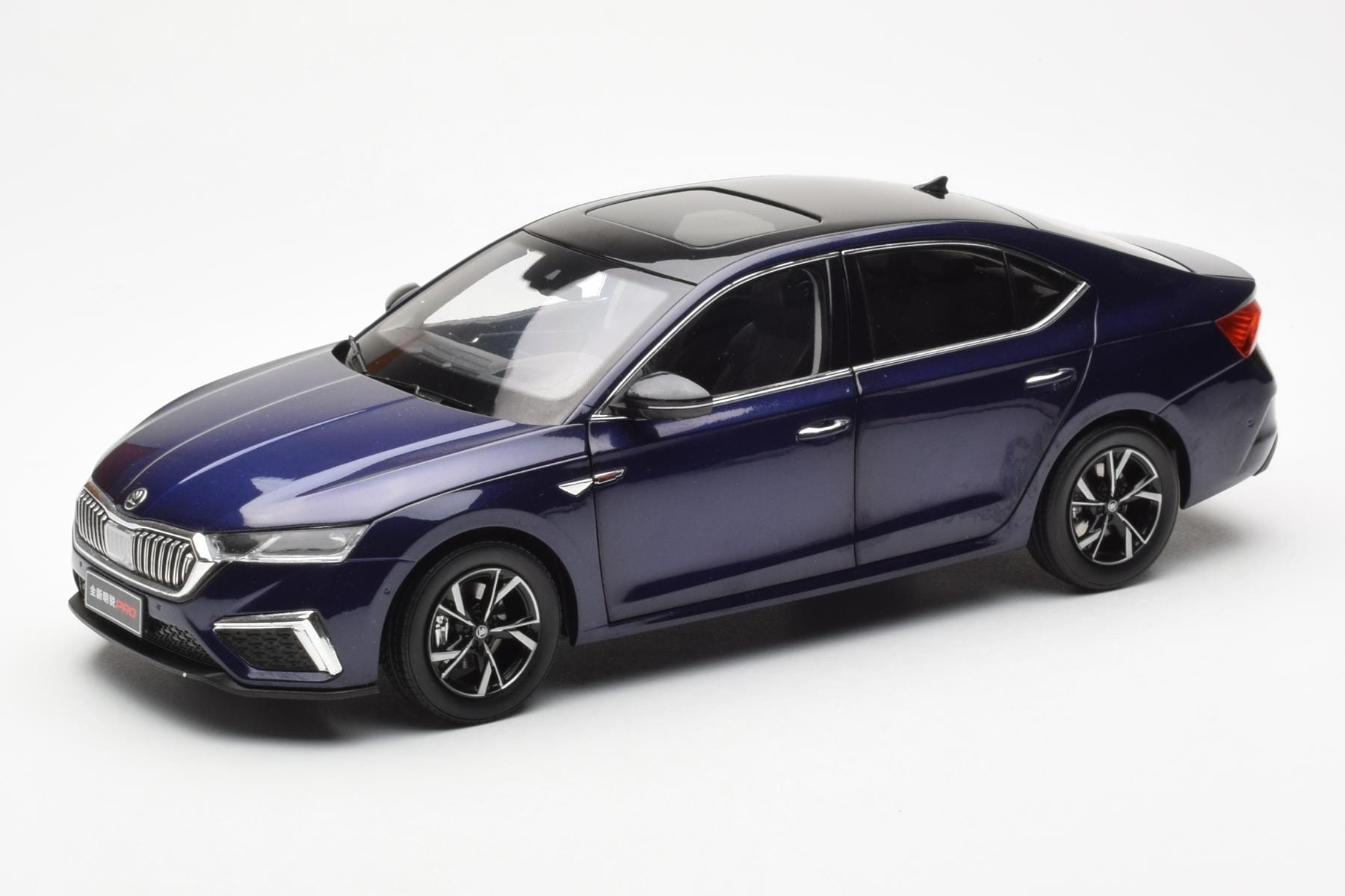 Skoda Octavia Pro Modrý FAW 1:18 ZMR000006BLA Kov