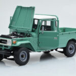 Toyota Land Cruiser 40 4x4 Pickup Zelený Kyosho 1:18 - image 2 of 8