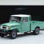 Toyota Land Cruiser 40 4x4 Pickup Zelený Kyosho 1:18 - image 8 of 8