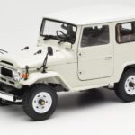 Toyota Land Cruiser FJ40 Van Bílý Kyosho 1:18 08971W