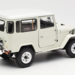 Toyota Land Cruiser FJ40 Van Bílý Kyosho 1:18 08971W - image 3 of 8