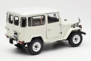 Toyota Land Cruiser FJ40 Van Bílý Kyosho 1:18 08971W Kov – obrázek 3 z 8