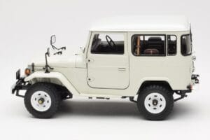 Toyota Land Cruiser FJ40 Van Bílý Kyosho 1:18 08971W Kov – obrázek 4 z 8