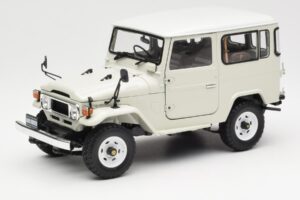 Toyota Land Cruiser FJ40 Van Bílý Kyosho 1:18 08971W