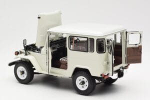 Toyota Land Cruiser FJ40 Van Bílý Kyosho 1:18 08971W Kov – obrázek 5 z 8