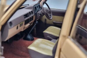 Toyota Land Cruiser 60 Béžový S Volitelnými Díly Kyosho 1:18 08956XBE Kov – obrázek 11 z 12