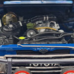 Toyota Land Cruiser 60 Modrý S Volitelnými Díly Kyosho 1:18 - image 9 of 11